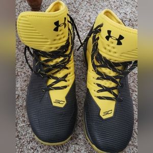 Men's size 10 under armour sneakers